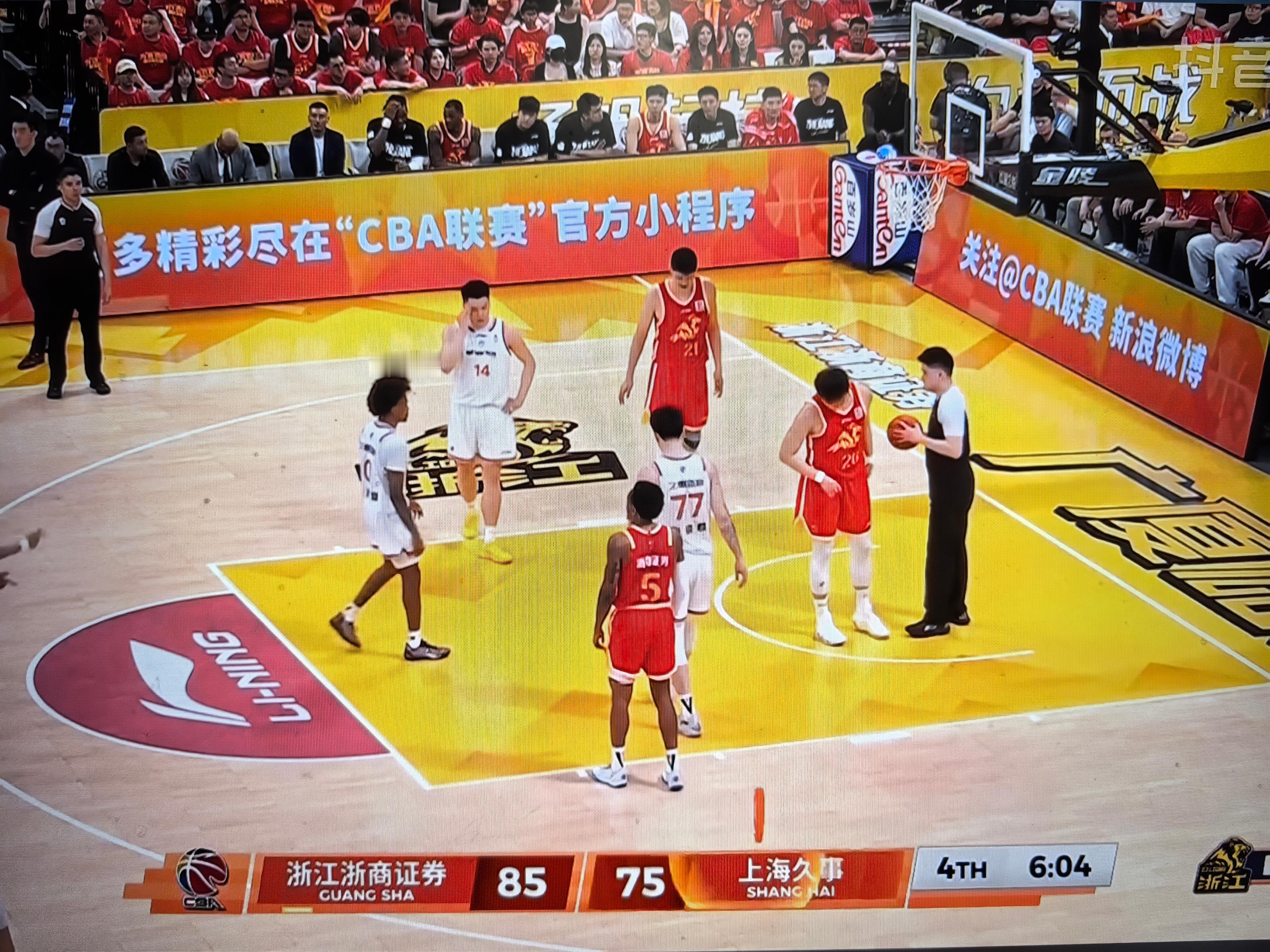 下半场雪藏孙总，浙江输不了一点儿上海队阵容还是有明显缺陷，还是太依赖孙总了库里签