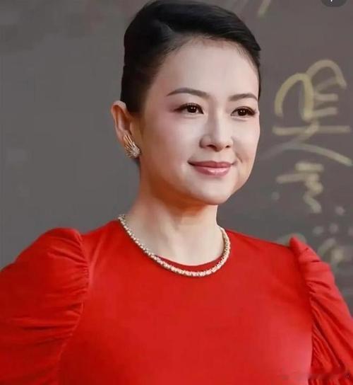 食神女大女主，见官杀易显弱，食神女章子怡，普通男配不上，一般食神女是非常慕强的，