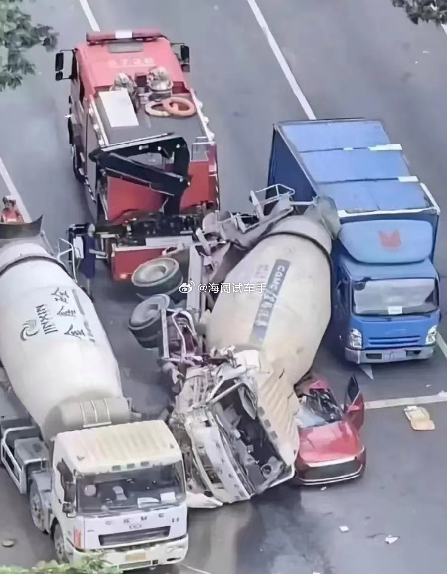 这起车祸如何发生的呢？？？红色小车有责任吗？？？ 海阔试车超话