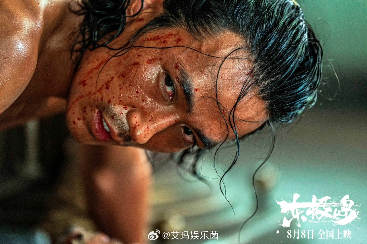 朱一龙阿赑复仇战神活阎王 朱一龙你说他丑吧他有点帅，你说他帅吧又不是很耐看 ​​