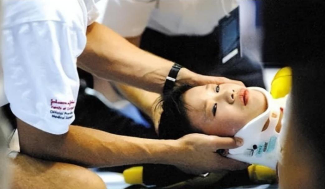 “原来桑兰一直在撒谎！”1998年“跳马皇后”桑兰在一场运动会上摔伤，导致高位截