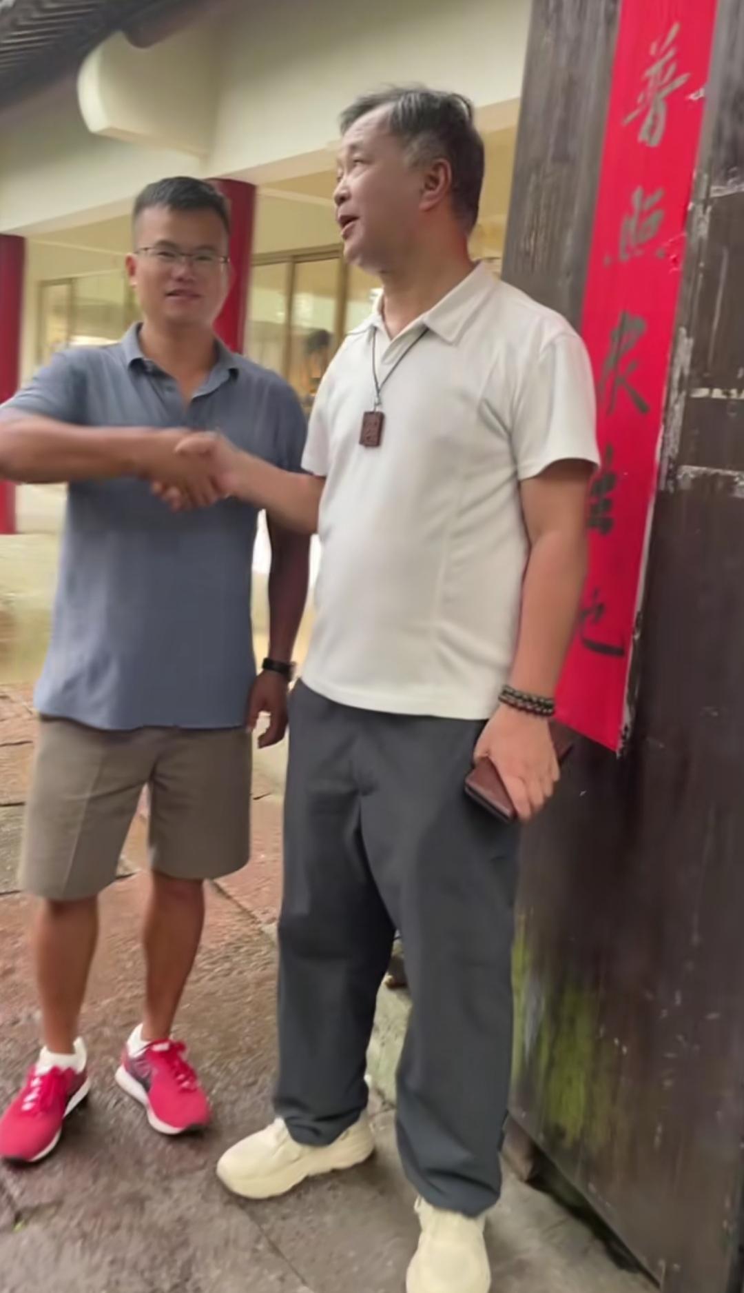 沈巍说：“我们这个所谓318圈子里的人请记住，不要以某一个人为中心，而是要以网络