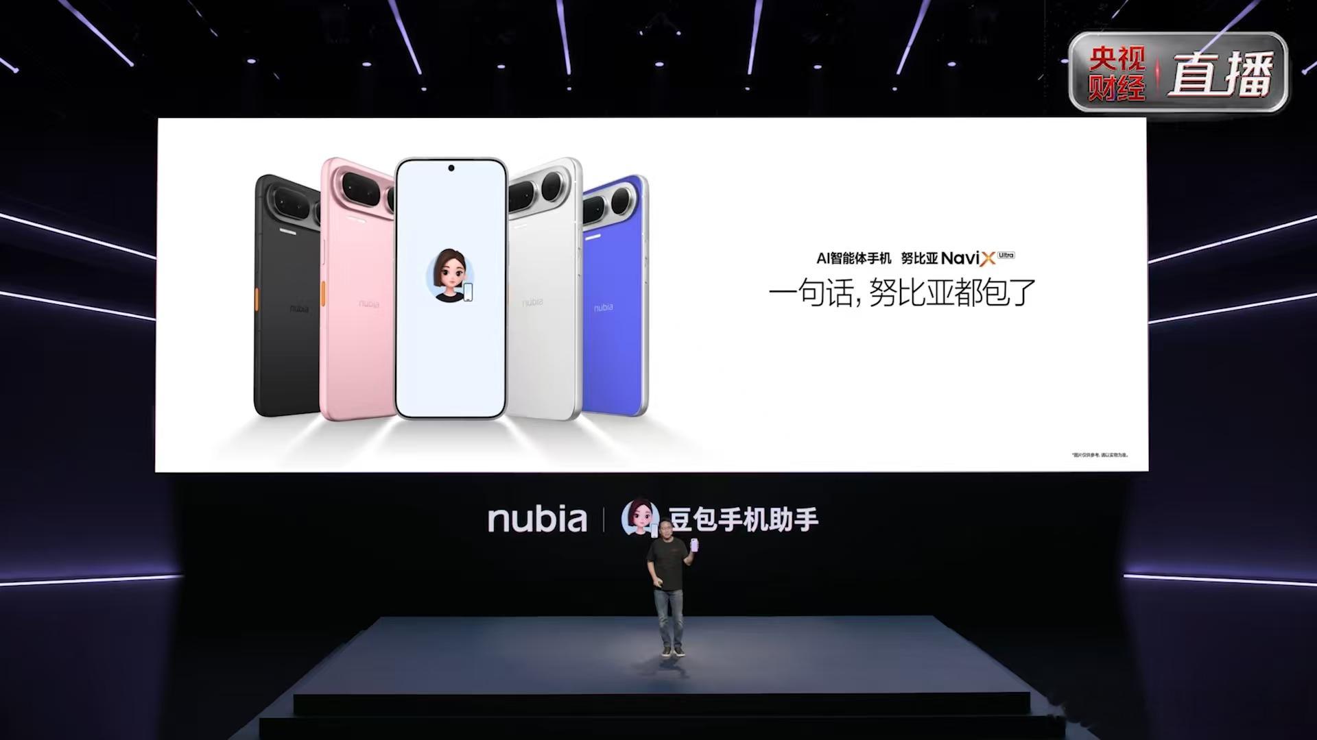 团队依托 M153 用户反馈迭代 AI 按键，将其移至右侧电源键旁，采用橙色加宽