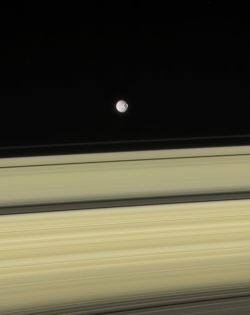 土卫一有点像星球大战里的死星 ​​​