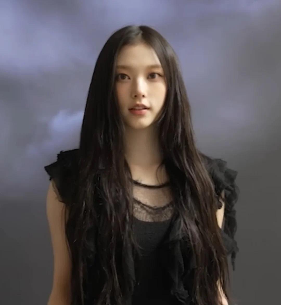 女神降粼
haerin 姜海粼