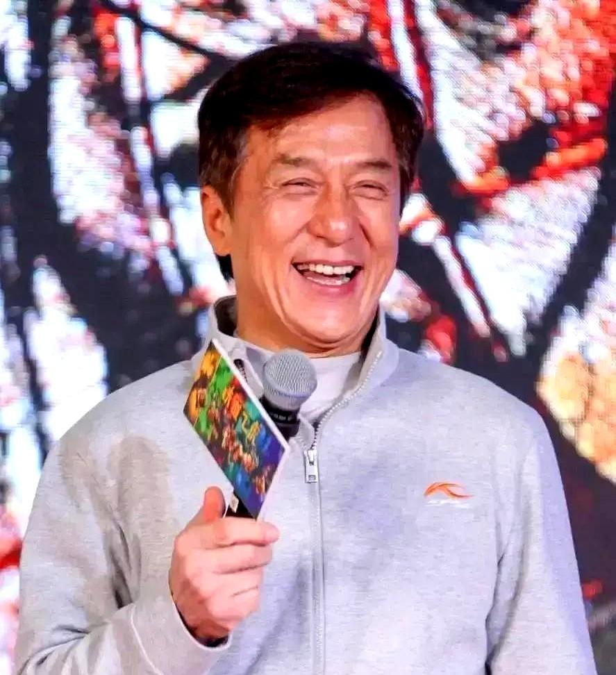 限薪令都4年了，你猜谁还敢要8000万？

成龙、吴京这种大哥级，就稳拿8000