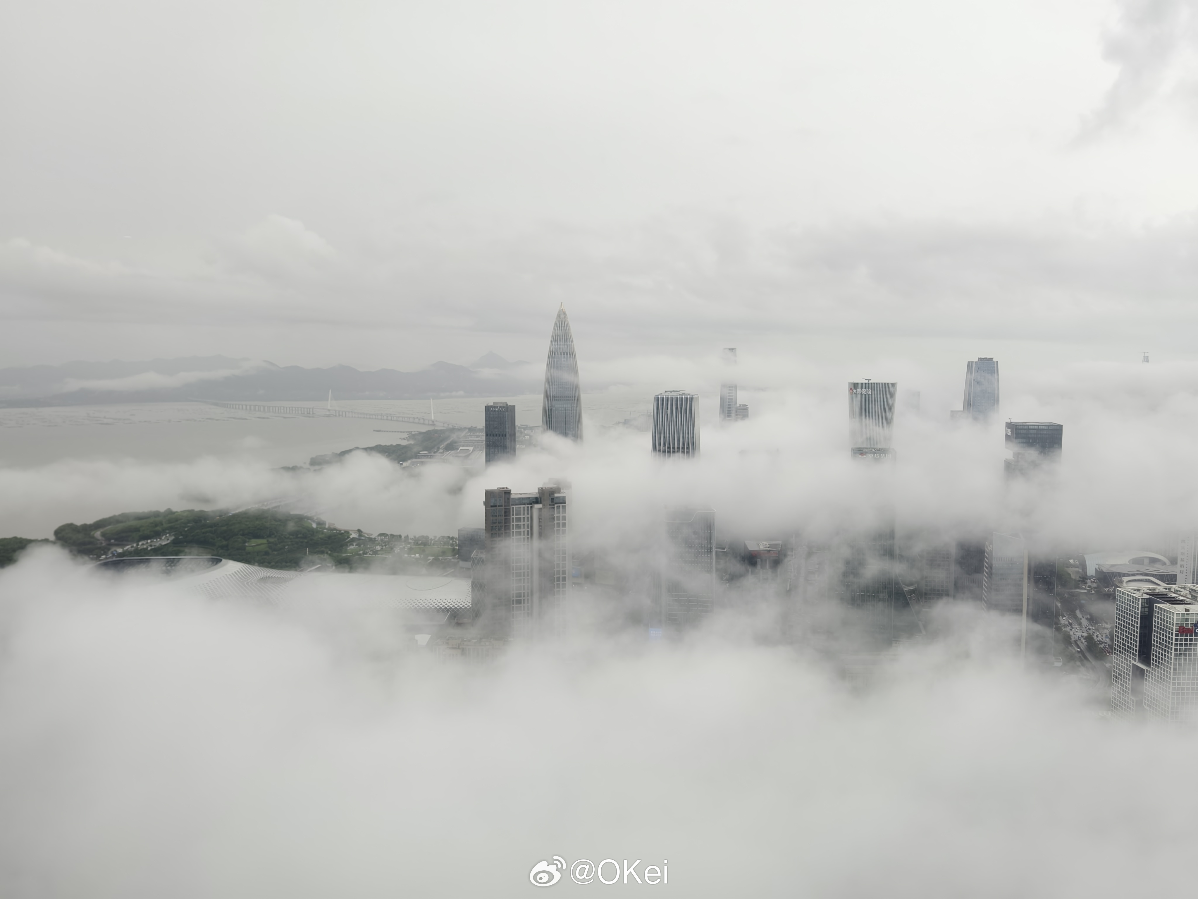 群里看到的一张图，挺震撼的。所以决定给这图命名——《云里雾里》 