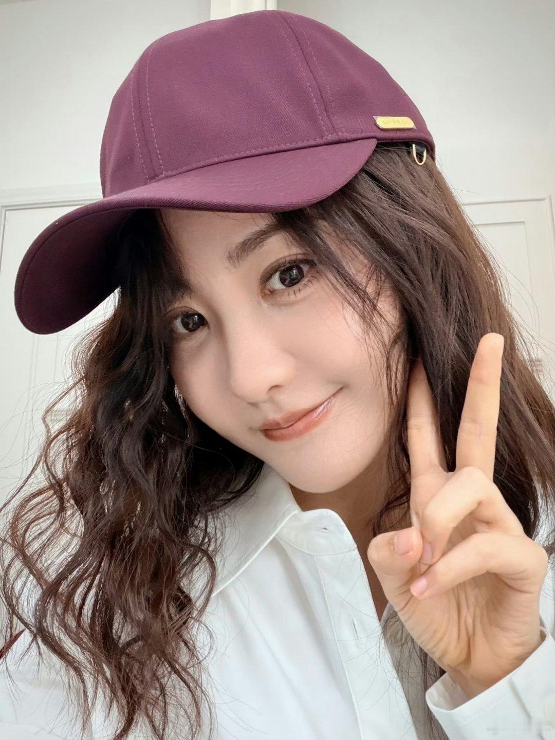 杨蓉面部烫伤恢复近照 因工作中意外烫伤脸部所致，杨蓉晒出带疤素颜照，医生评估留疤