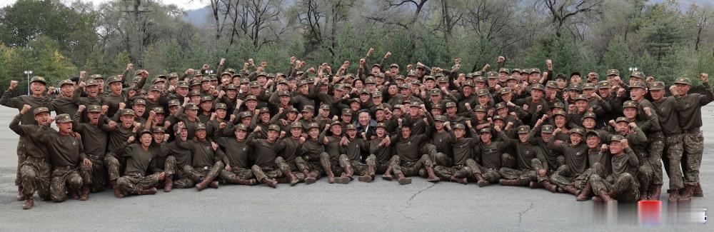 朝中社平壤１１月２日电　朝鲜劳动党总书记、朝鲜民主主义人民共和国国务委员长金正恩