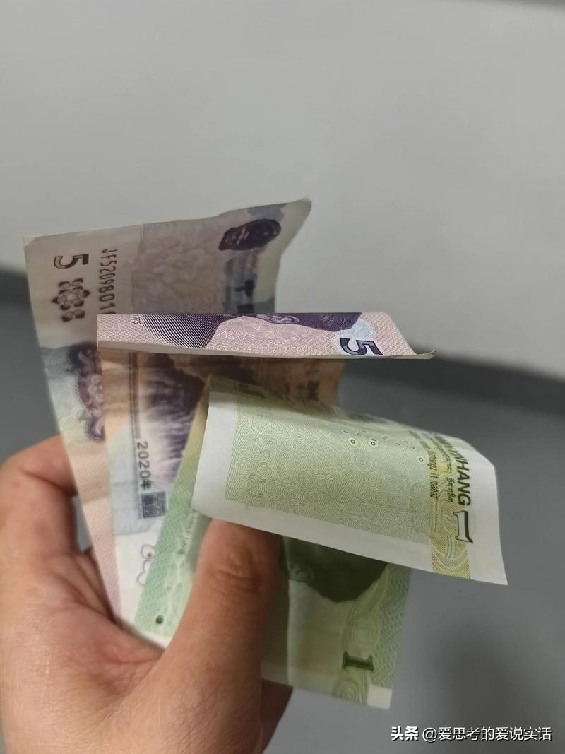 老百姓兜里没钱，整个社会都转不动
 
说句大实话：普通老百姓兜里要是一直没钱，各