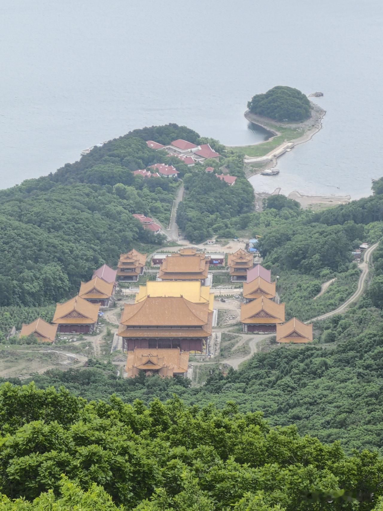 多少级台风，也奈何不了北国江城吉林市，因为这座古老的城市，铜帮铁底，四面环山，且