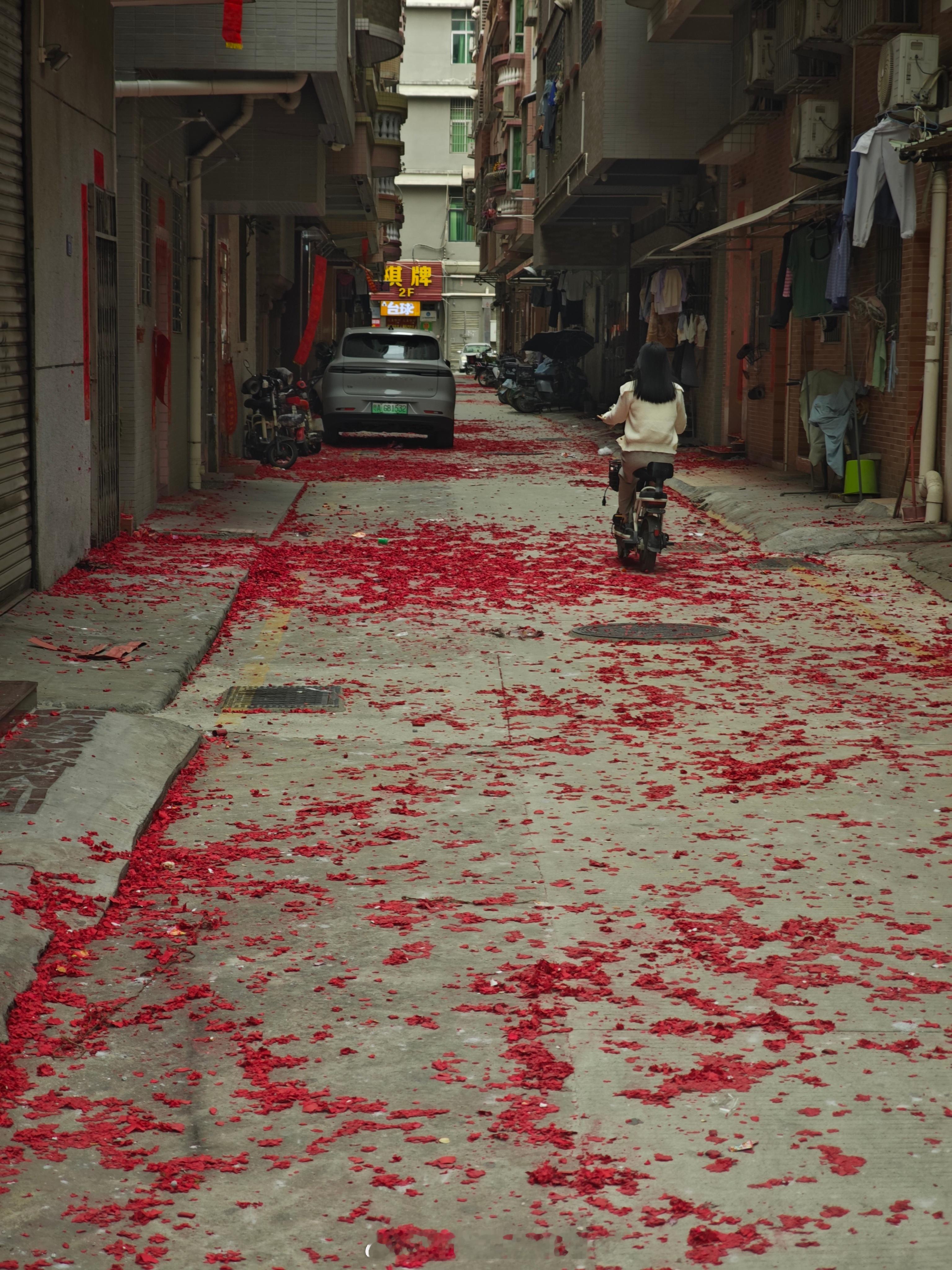 大年初一不能做哪些事我们村里大年初一不能倒垃圾，不能扫垃圾~所以家家户户门口都是