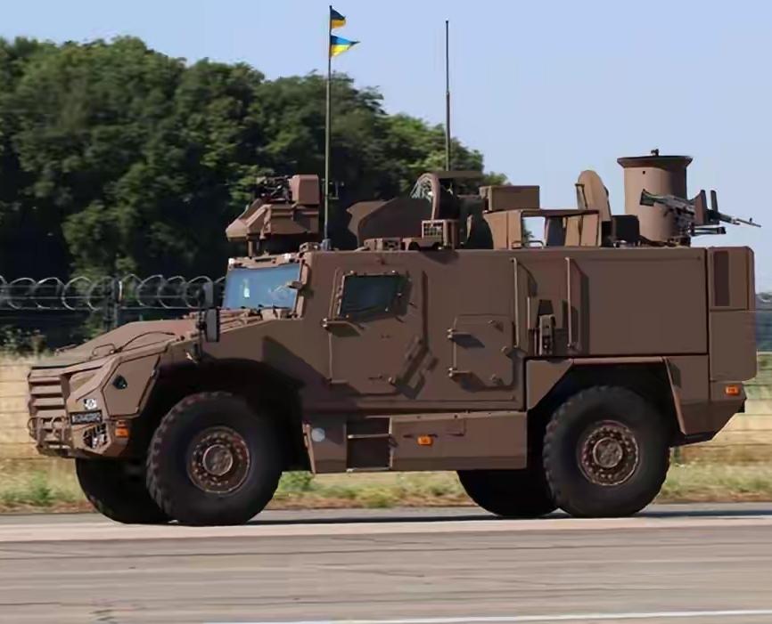 法国列装的“薮猫”4×4 装甲运兵车
