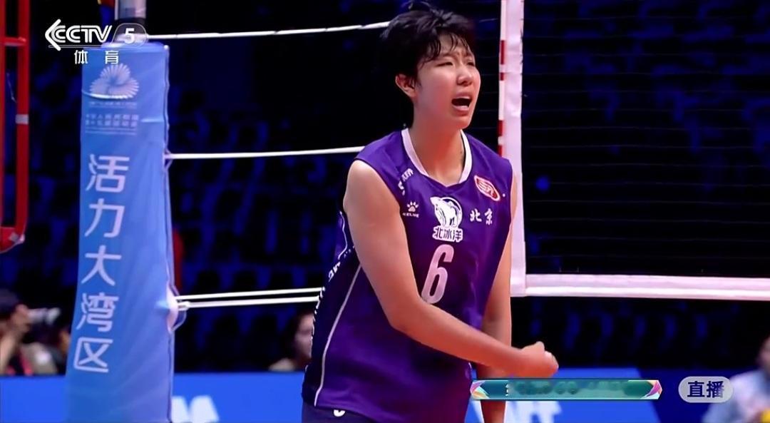 今天河南女排对北京女排的比赛，虽然北京女排0-3被零封，但是第三局河南女排也只是