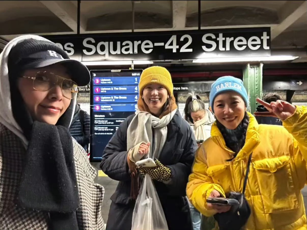 安藤樱韩孝周金高银合照温柔又有气场的三位女演员，同框画面好舒服 