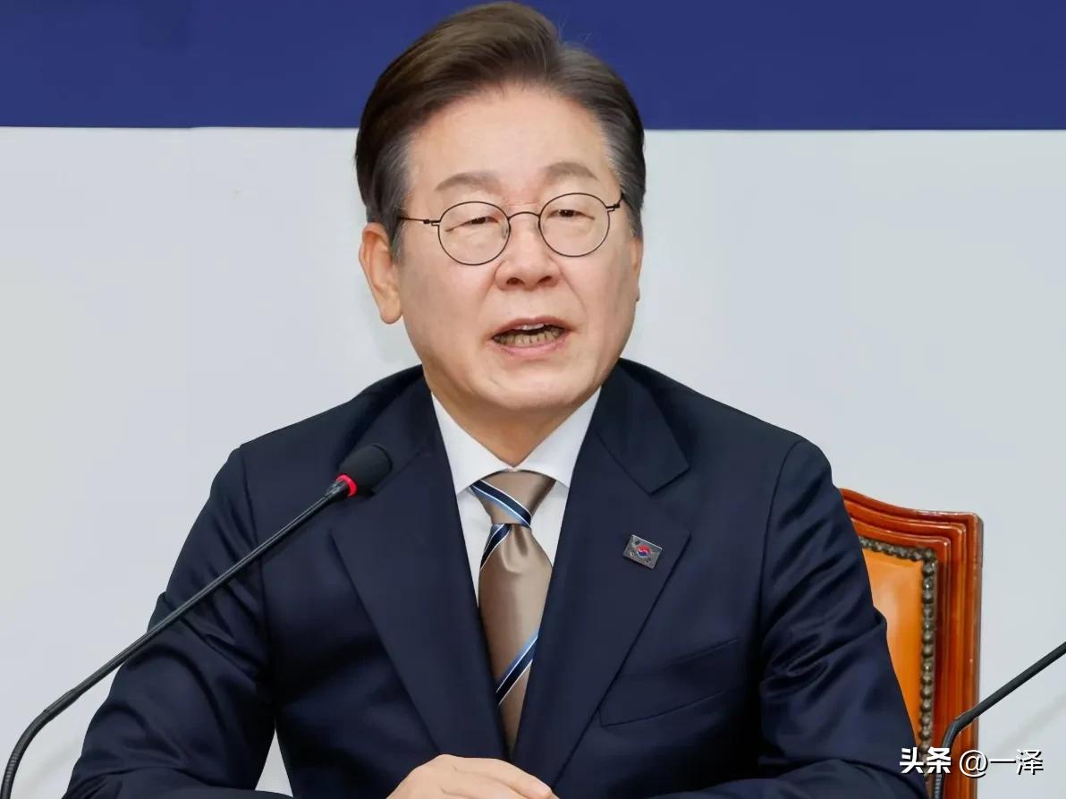 李在明说，韩国必须尽快从美方手中，收回战时作战指挥权。从全球范围看，不算核实力，
