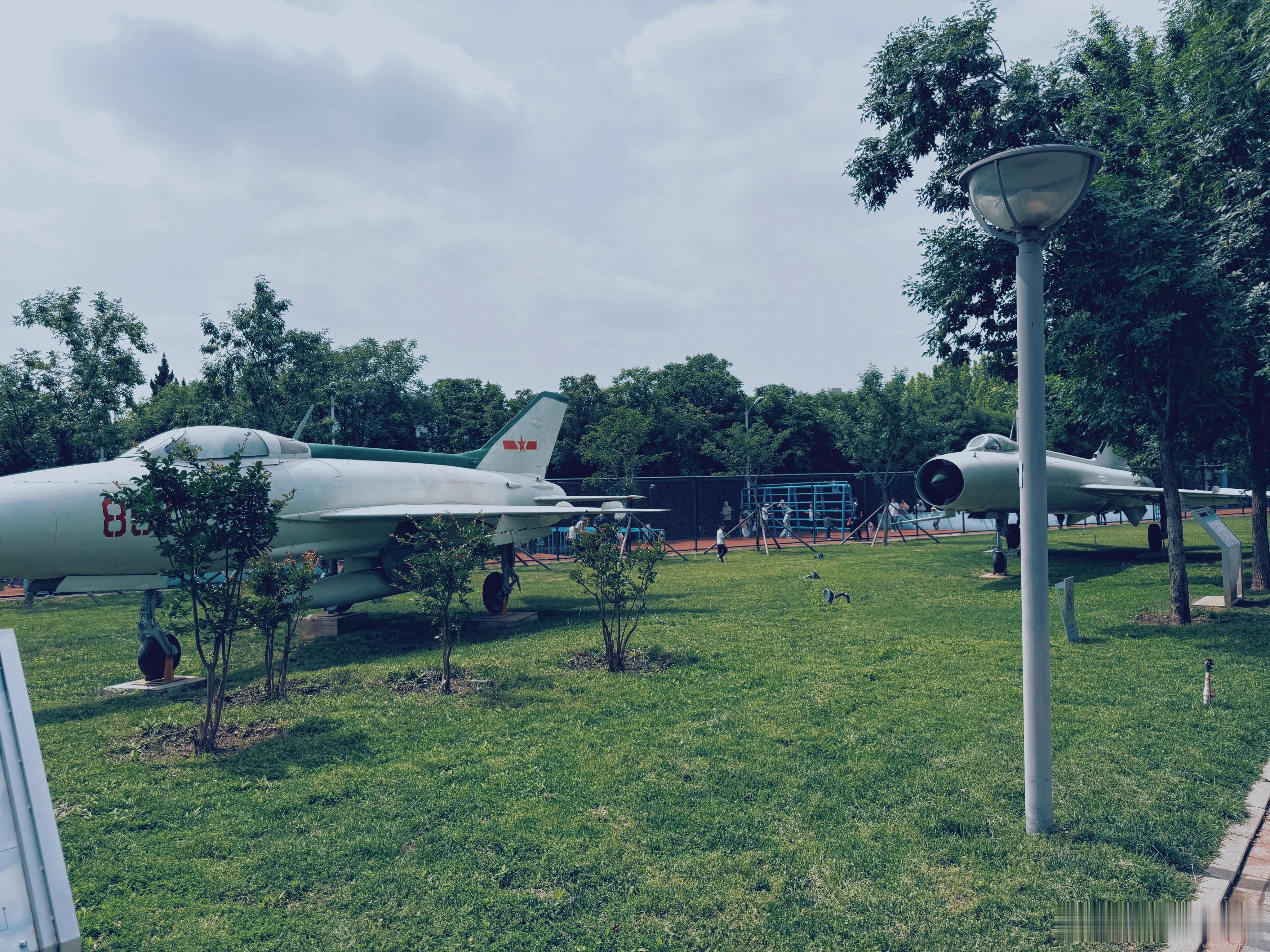 航空博物馆搬走了，带娃去北航溜达，这飞机也不少啊 北京·北京航空航天大学(沙河校