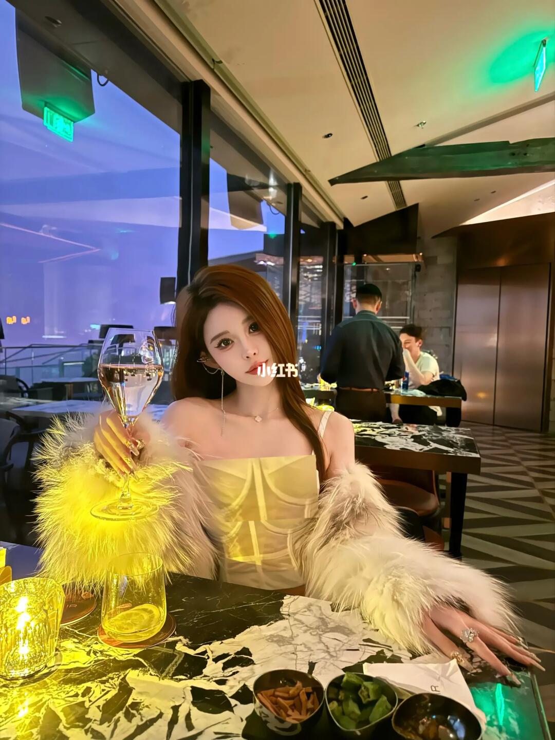 凌晨12点的上海顶楼