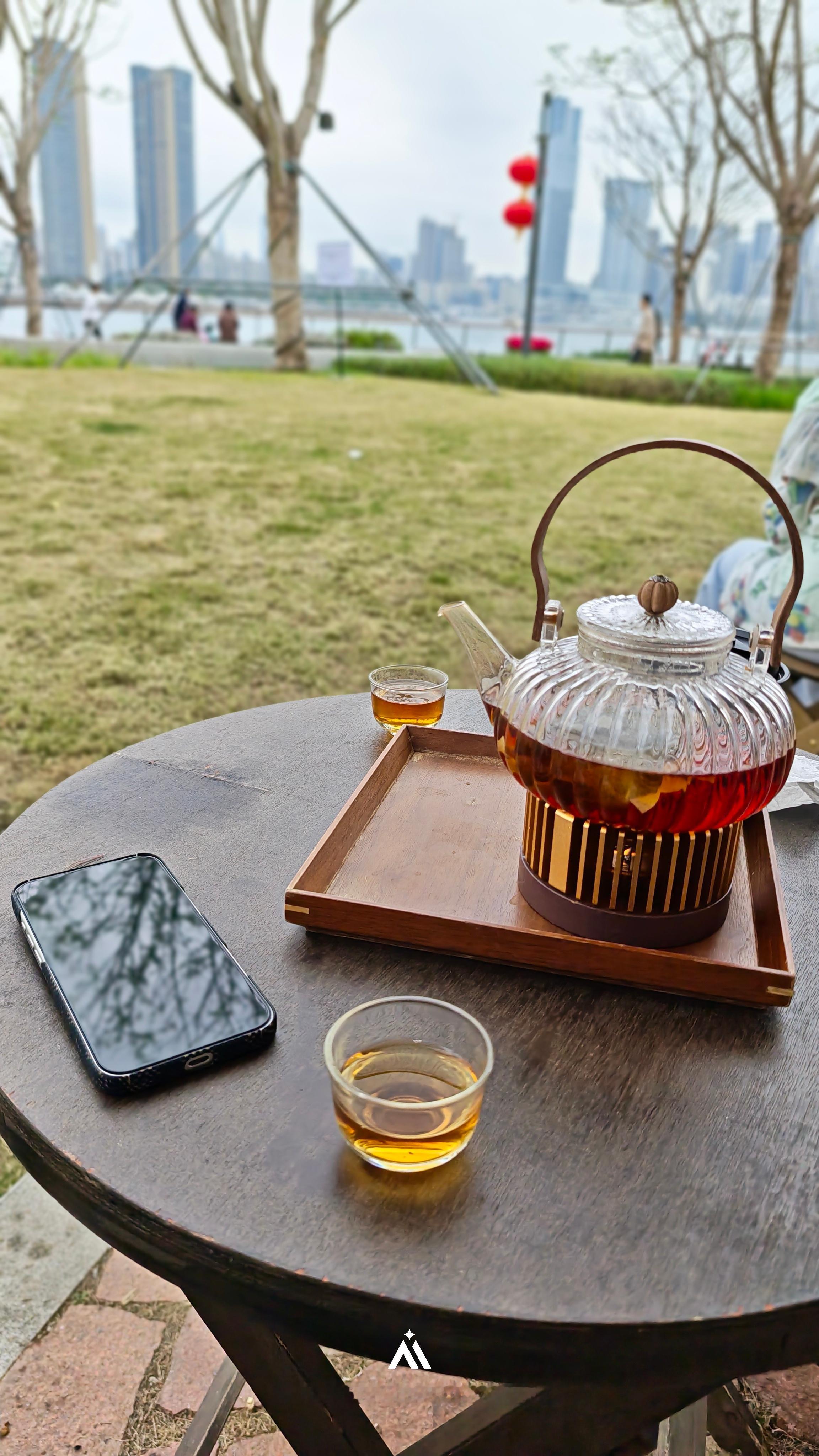 忙完喝杯东西，好久没来K11了，老友埋怨我说没给他带点云南正品茶回来，果然跟之前