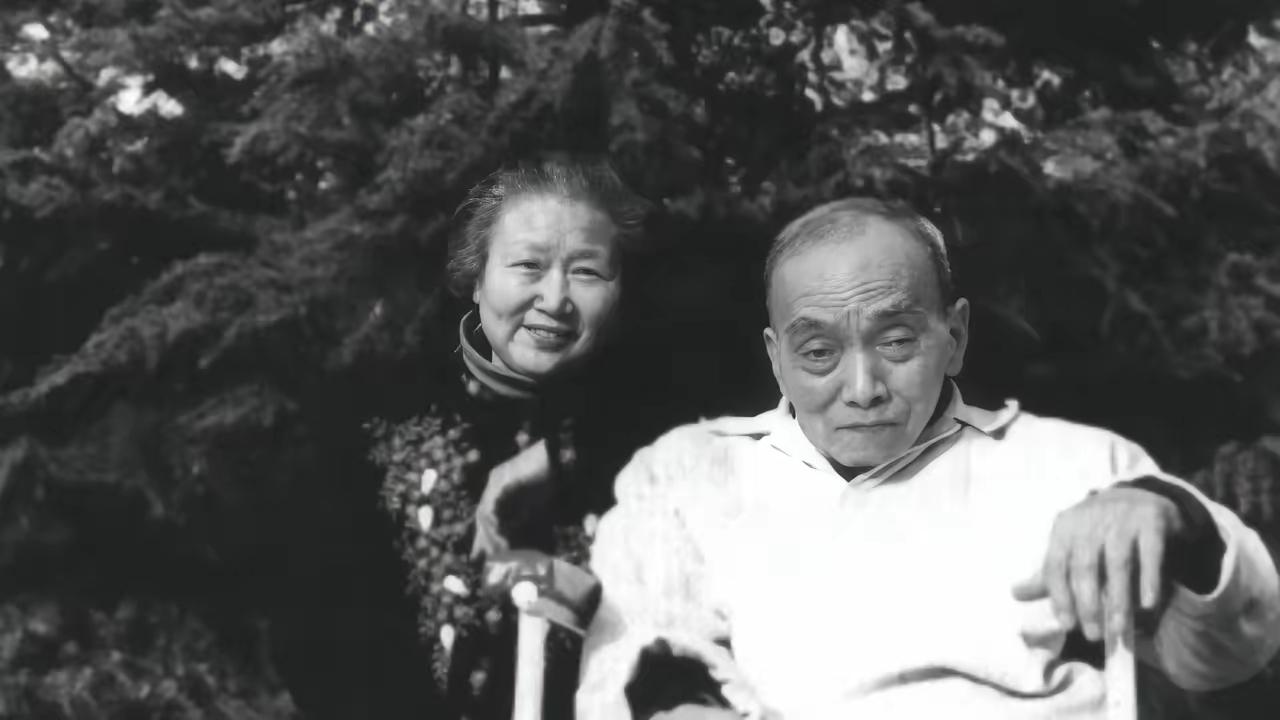 1949年4月，国民党少将范纪曼临刑前借口上厕所，谁也没想到，他竟靠一块木板死里