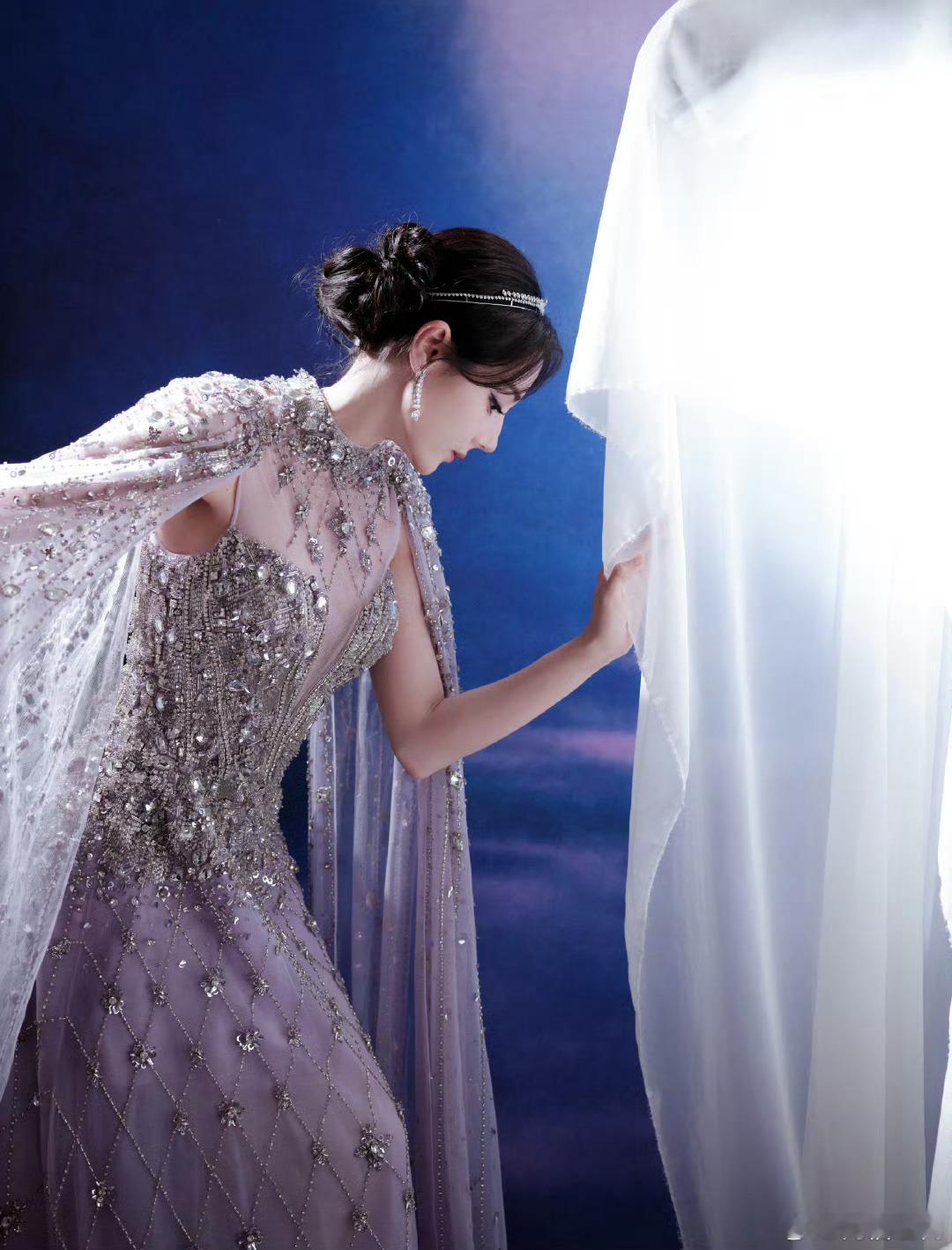 迪丽热巴今日直播造型🈶 花仙子一样 太美噜。。 