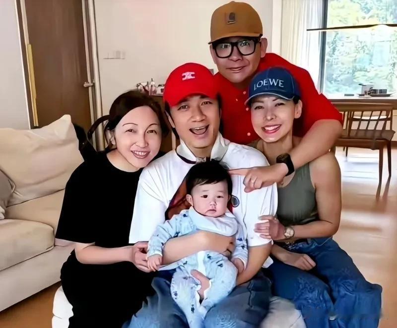 古巨基老婆52岁还生了二胎，这么大岁数还能生真的不容易。古巨基给我感觉一直是很低