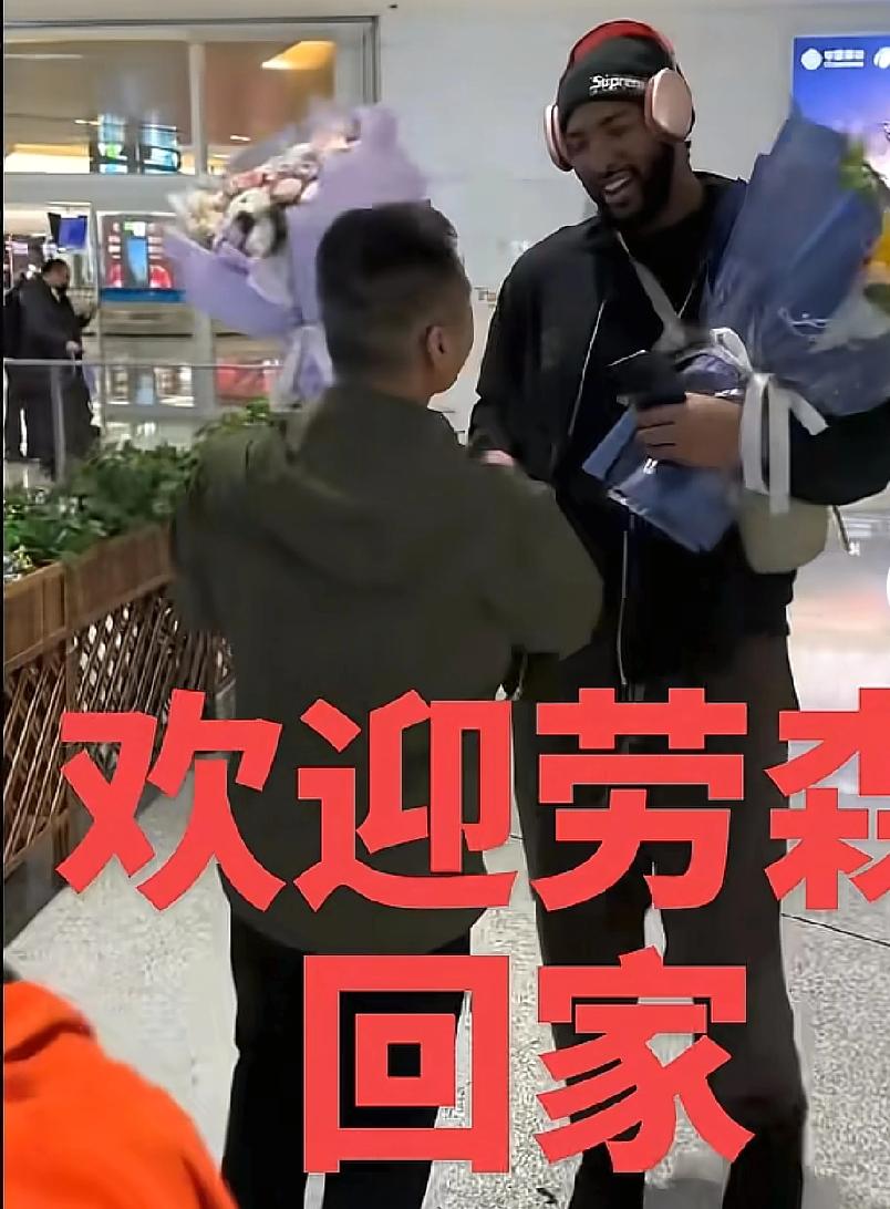 劳森抵达乌鲁木齐，新疆广汇终于确定一个好外援，纳托尔能行吗？


亚洲杯的两个C