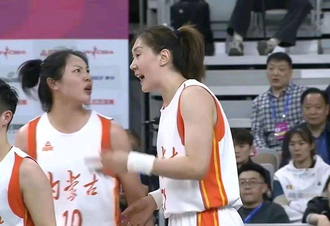 WCBA总决赛:四川远达美乐最后2分钟逆转内蒙古农信女篮取得开门红，李梦上半场被
