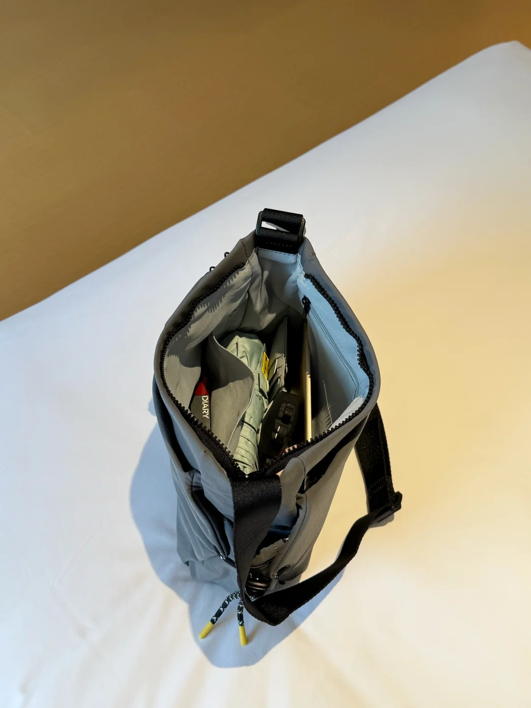 小酷又百搭！！小口袋超级多的实用斜挎包…