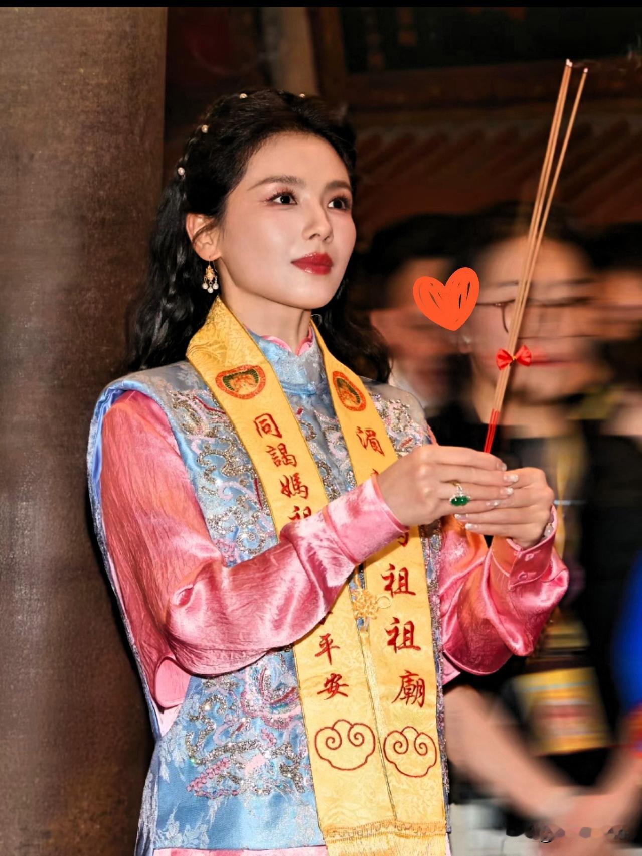 别再张口闭口说刘涛是“天选妈祖”了！我有个莆田朋友在现场，他跟我说的两件事，听得