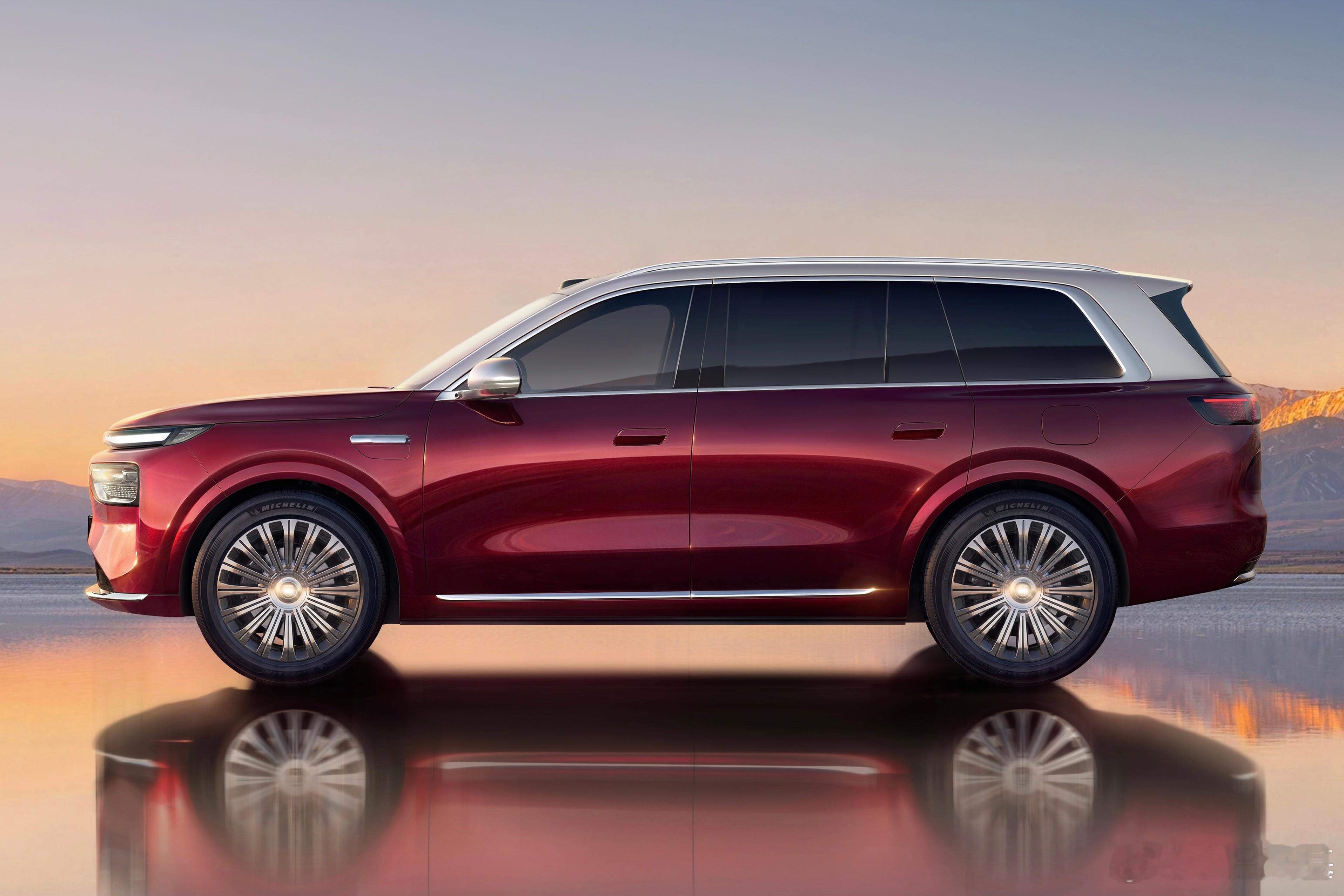 奕境的第一款大SUV叫X9，车长5米3、轴距3米1，还有华为最新的智能化，这个双