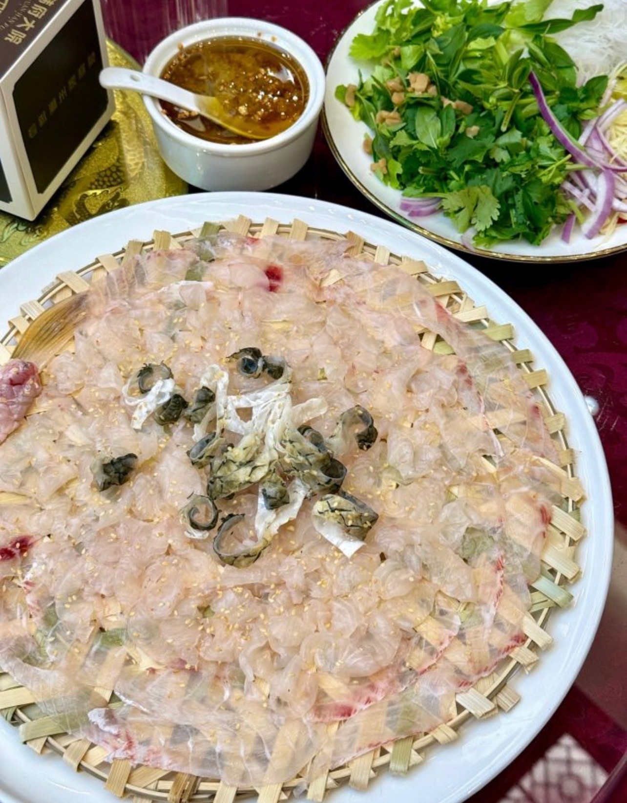 生活的本身就是一种淡而有味，静中有动的自然感觉和体验，并让这种感觉与体验以最朴素