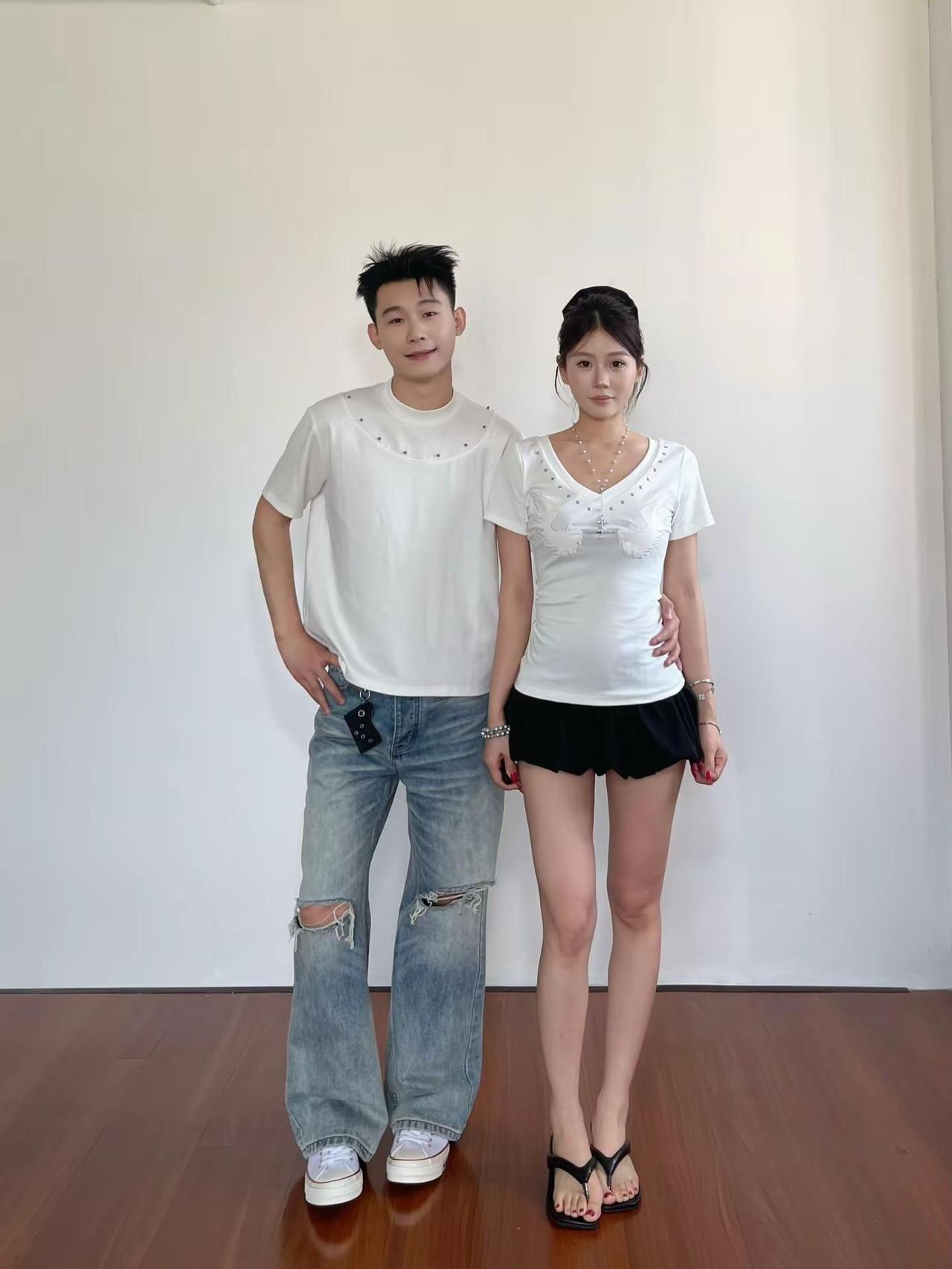暑假假期情侣穿搭可以安排啦！情侣穿搭 不一样情侣装