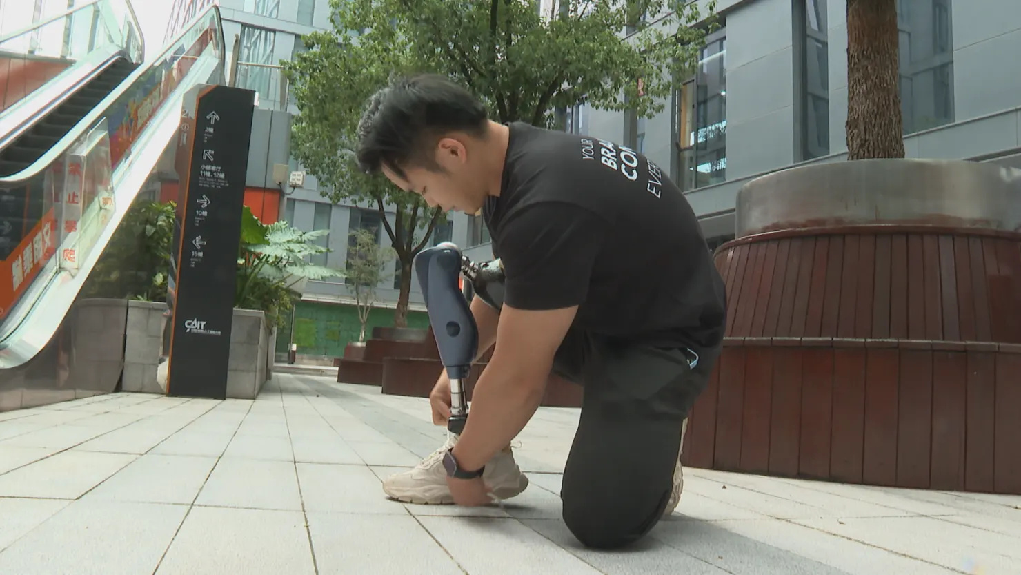 Neuralink押注侵入式，强脑主攻可穿戴7月11日，CNBC报道称，在马斯克