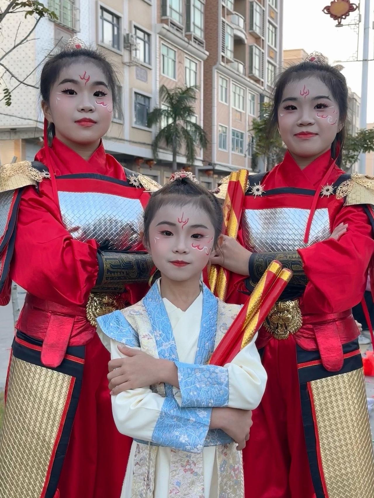 贵屿龙港女子英歌拍照
