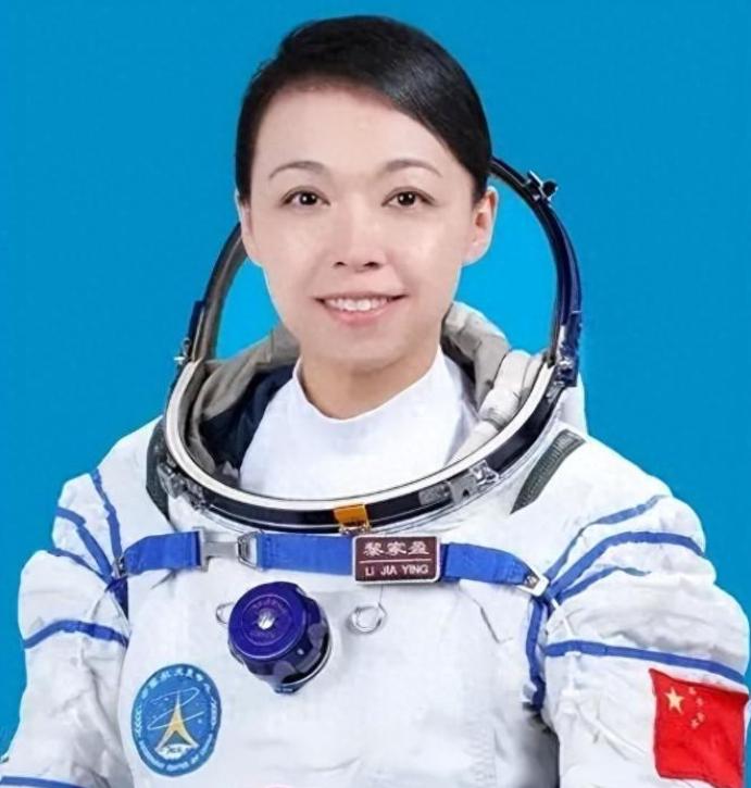 太离谱了！黎家盈才刚跟着神舟二十三号飞上太空没两天，就被人疯狂扒履历、乱扣帽子、