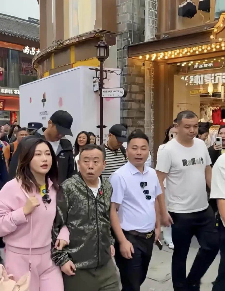 潘长江这外孙的事，
说白了就一个理。
基因这东西，从来不听人安排。

老潘这辈子