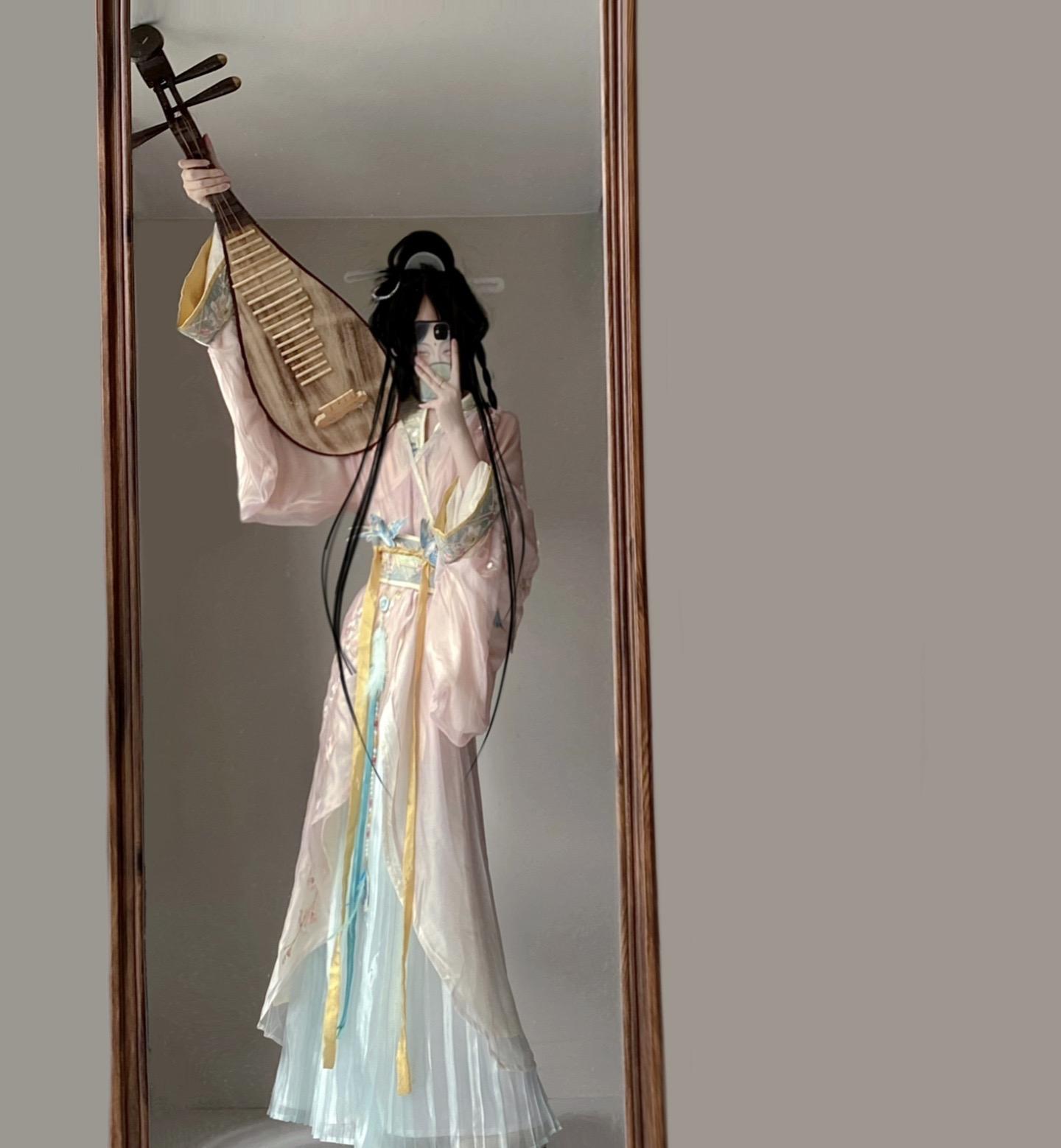 “任武林谁领风骚，我却只为你折腰…”