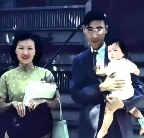 50年代，美国为“两弹一星”殉职的郭永怀，留下的一张全家福，旁边穿着旗袍的是他的