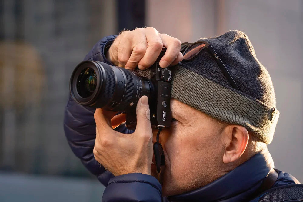 适马的半画幅大三元终于集齐了！10月8日，适马发布了全新的50-120mm F2