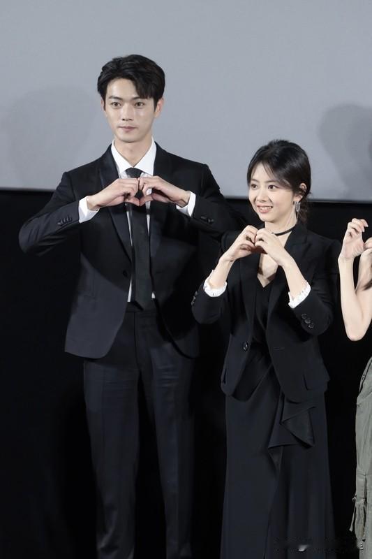 许凯和谭松韵二搭的剧，想想就超期待！之前他们合作的《你比星光美丽》就很出彩。北漂