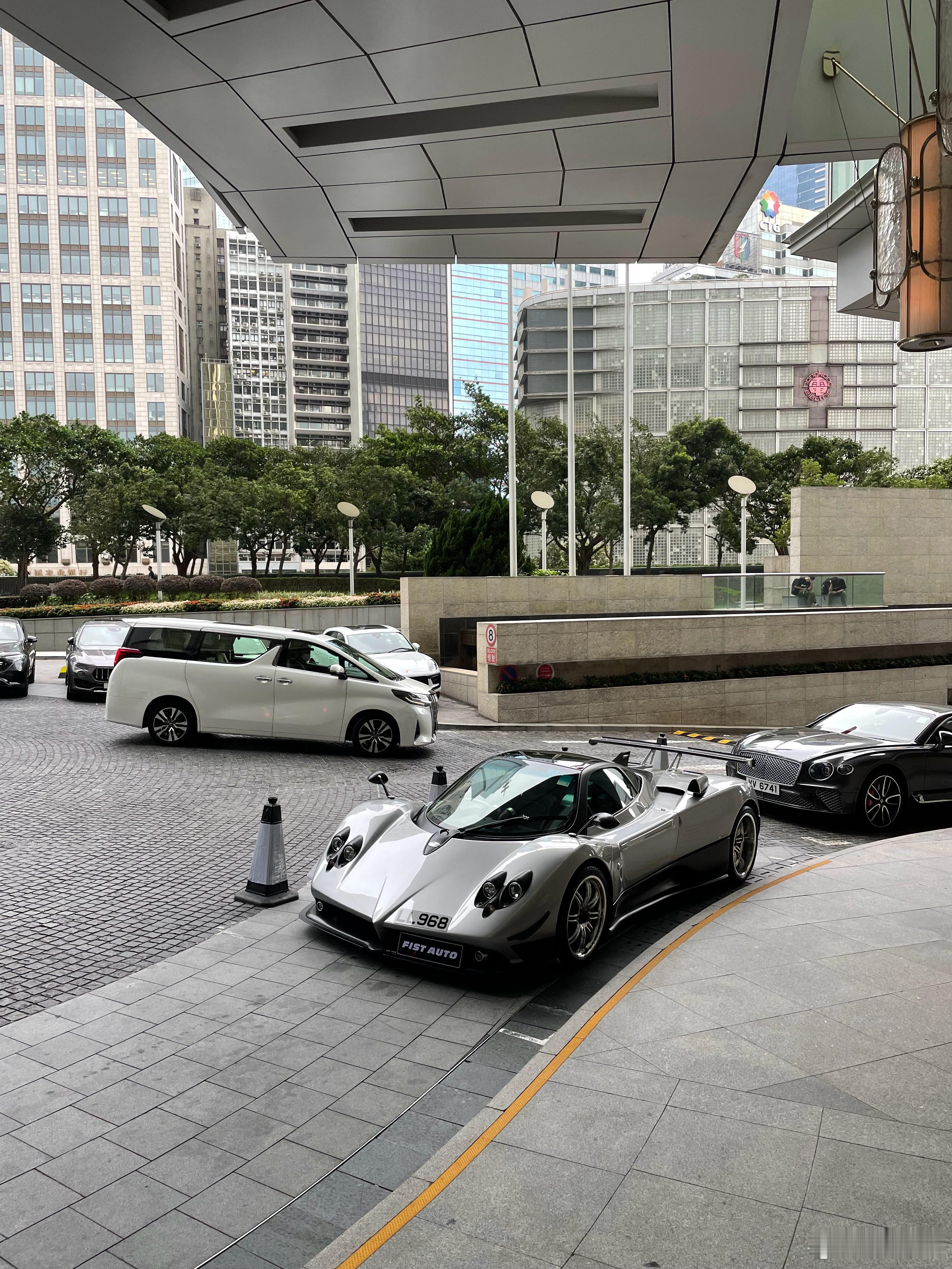香港SPS帕加尼展厅开业本来是件挺让我开心的事，结果sb领导找茬儿，脸直接黑了H