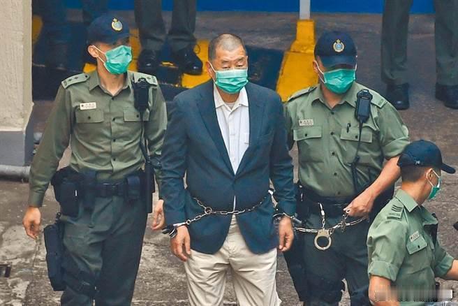 特朗普访问英国之际，美国参议院50多人联名致信英相斯塔默，请求其与特朗普合作，解