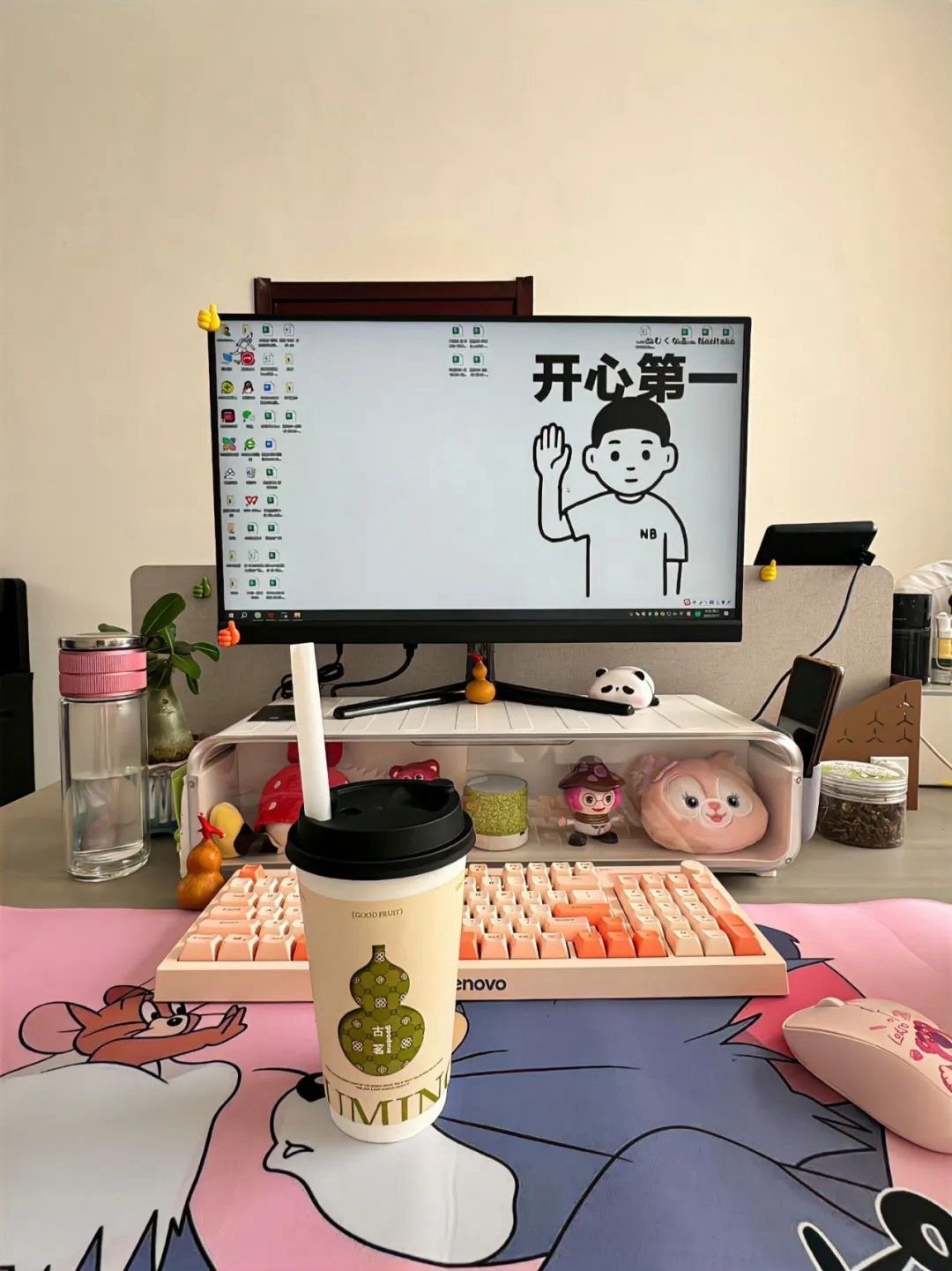 ₃₅℃ ☼ 今日上班目标:☑蹭电☑蹭水☑蹭空调"✌︎︎ ​​​