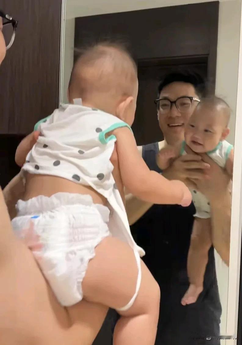 张宁回家第一天:哪也不许去的一天！
不得不说，张宁这个父亲做的很称职，离开国家队