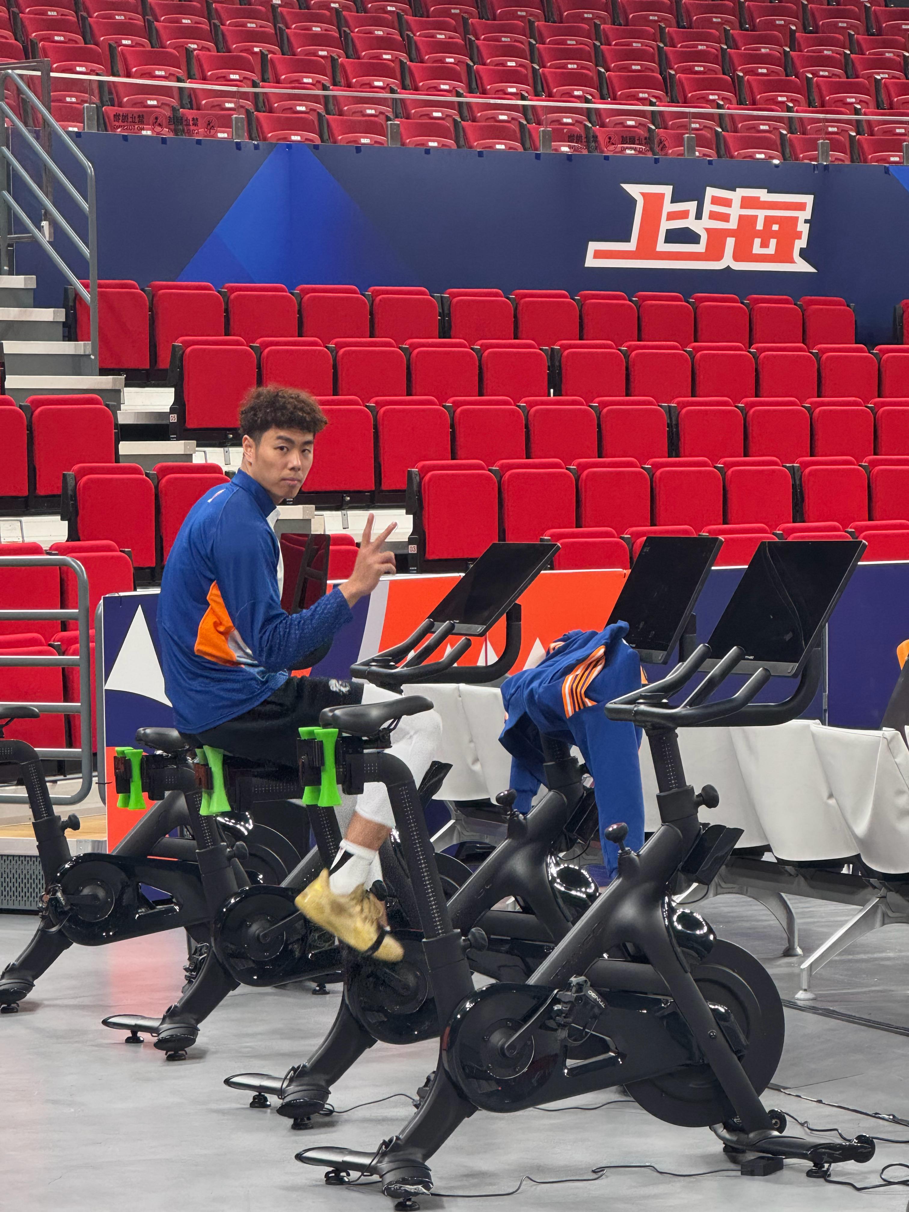 问了下添荣的恢复情况，个人觉得还行，20号去做复查。上海久事大鲨鱼