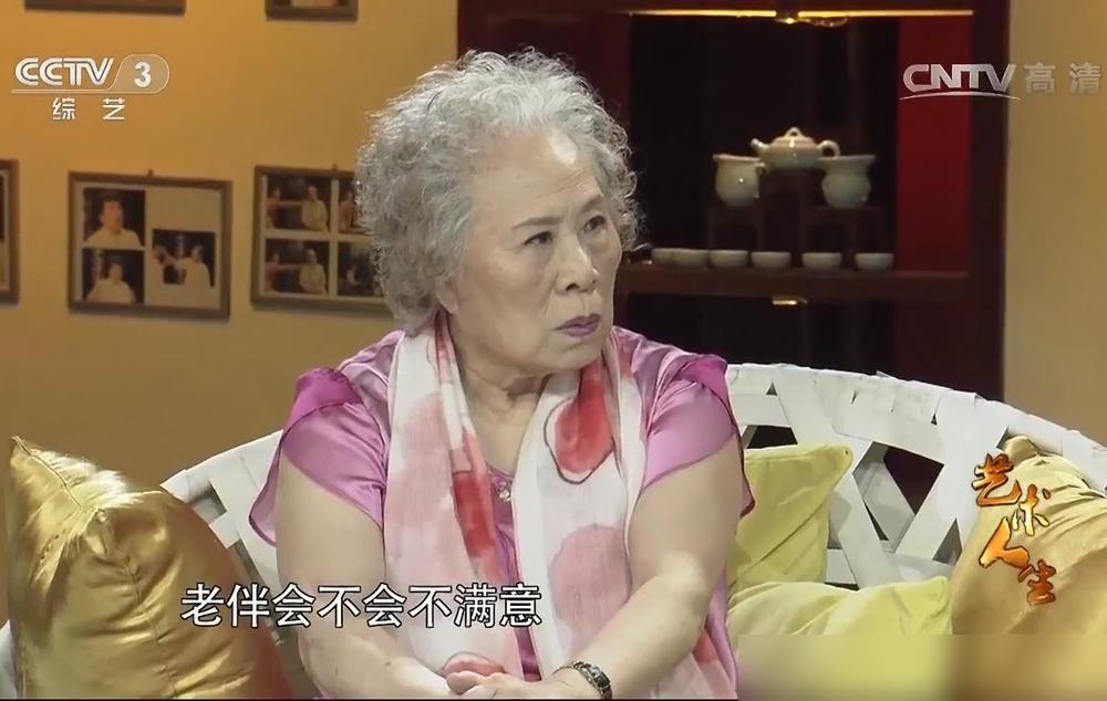 教出宋祖英、吴碧霞的魔鬼教练郭淑珍，97岁还在上课。

她对学生有多狠？狠到被叫