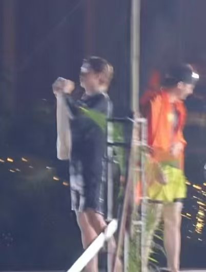 范丞丞给沈腾折羊角帽范丞丞给沈腾包羊角帽最好的腾丞万里 