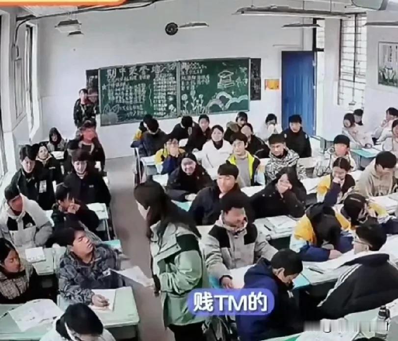 现在很庆幸我的孩子能教小学，当初我孩子考的是初中老师。后来因为各种原因吧，给分配