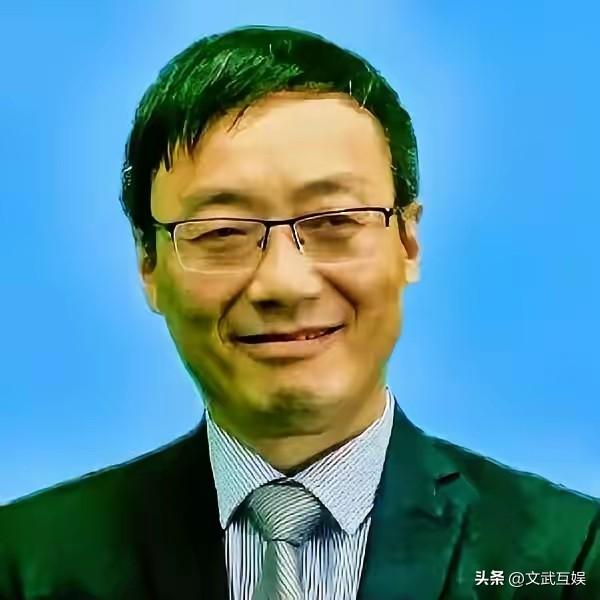 六月二十六号这天，汤家凤的公众号弹出两条推送——标题没带感叹号，也没用“震惊！”